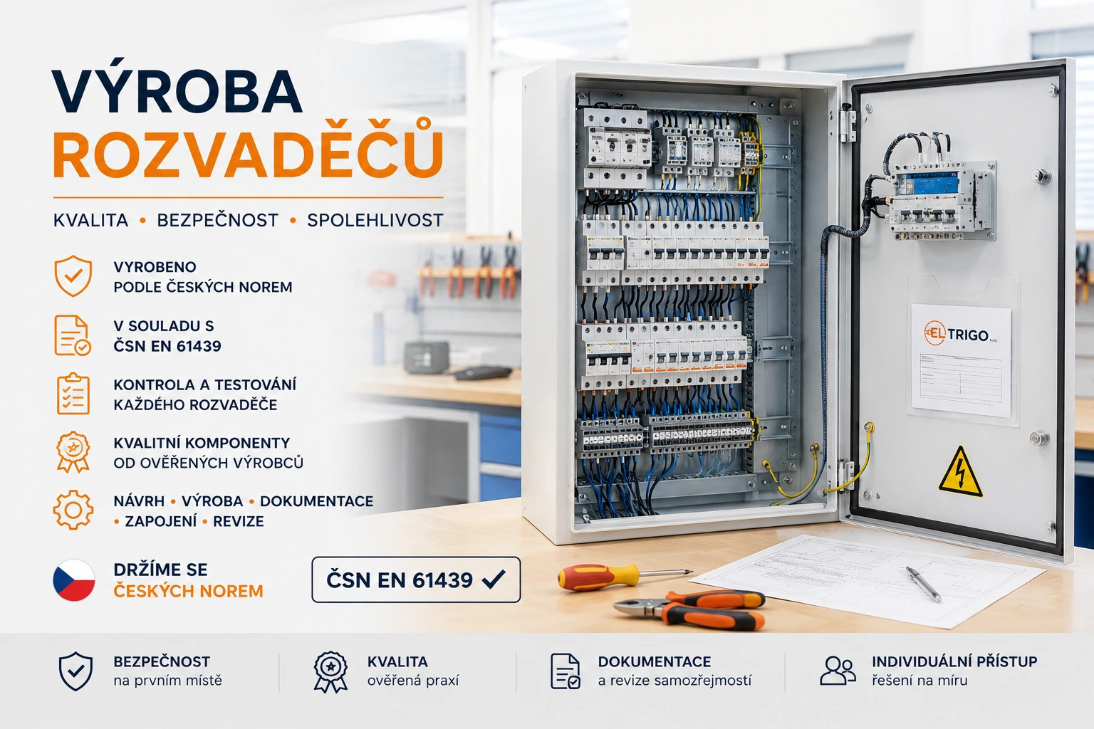 Otevřený rozvaděč s řadami jističů a kabeláže, vedle dokumentace a nářadí v dílně.